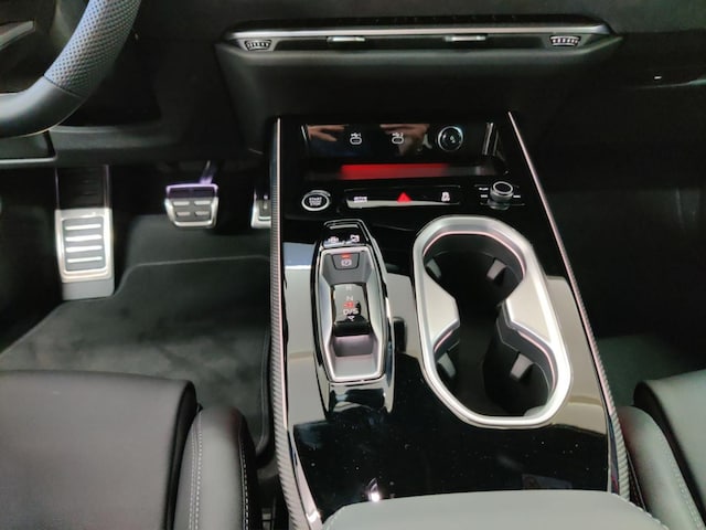 Audi A6 Avant Quattro S-Tronic