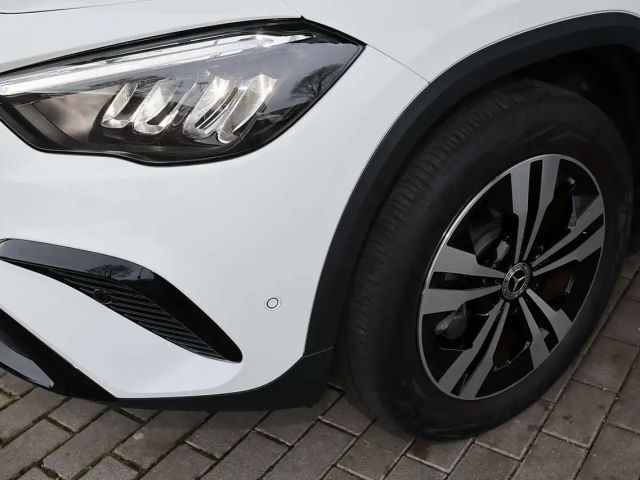 Mercedes-Benz GLA 180 NIGHT PAKET+CARPLAY+KAMERA+SPURHALTE+18"