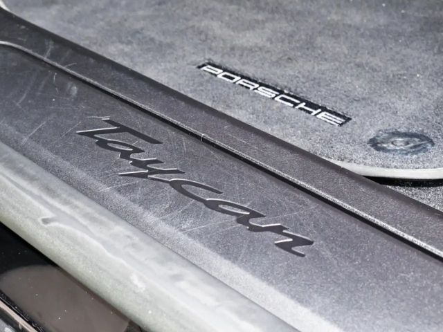 Porsche Taycan Vollausstattung NPr. 124T€