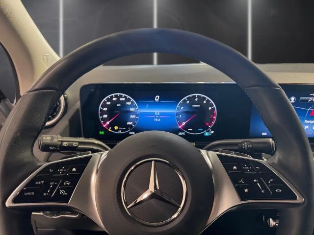 Mercedes-Benz GLA 200 *AHK*Totwinkel*Kamera*LED*Winterpaket