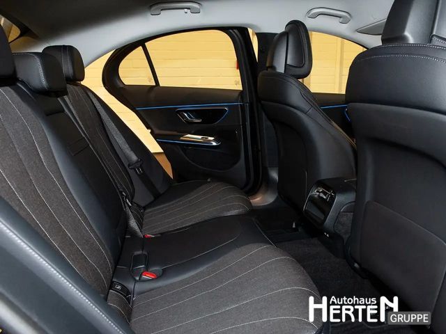 Mercedes-Benz E 200 AVANTGARDE Sedan