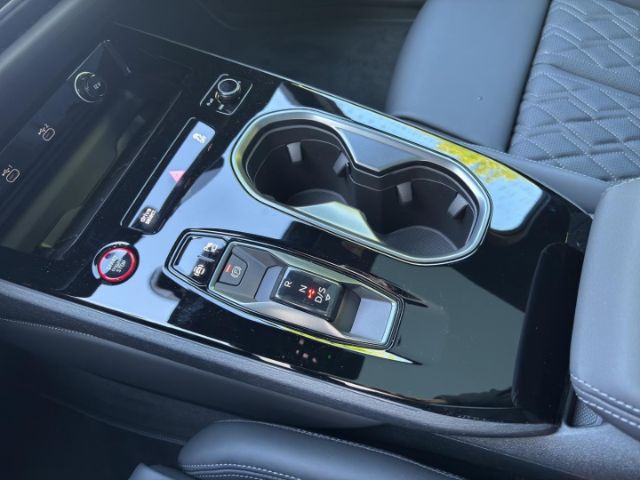 Audi A6 Avant Quattro S-Tronic