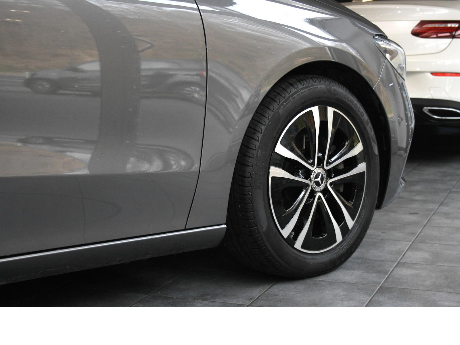 Mercedes-Benz B 180 B 180 d Sedan