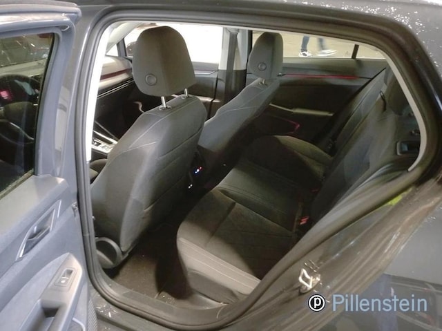 Volkswagen Golf Business DSG Style