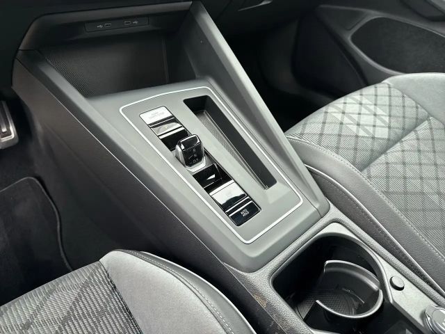 Volkswagen Golf DSG R-Line