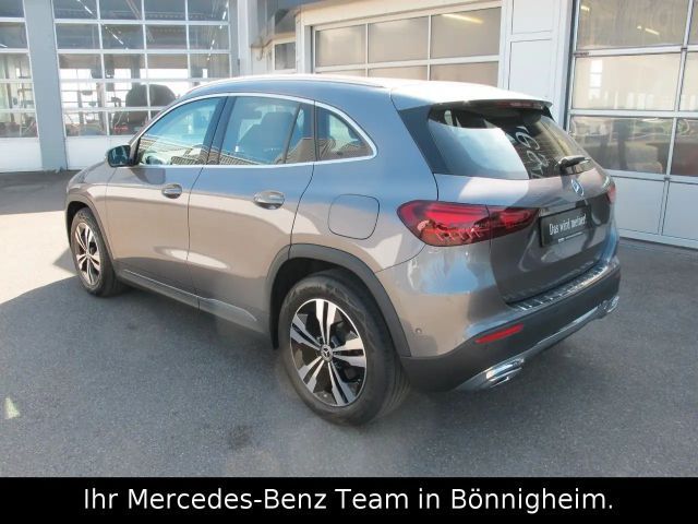 Mercedes-Benz GLA 180 AHV / Winter-Paket / RFK