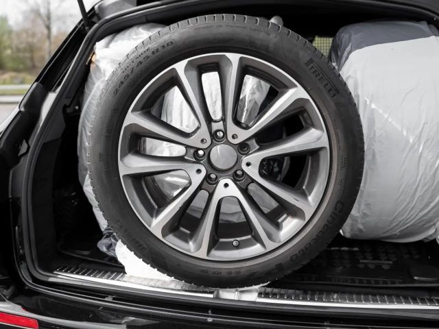Mercedes-Benz E 220 AVANTGARDE E 220 d Estate