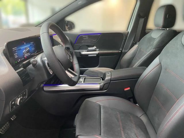 Mercedes-Benz B 200 AMG Line Sedan