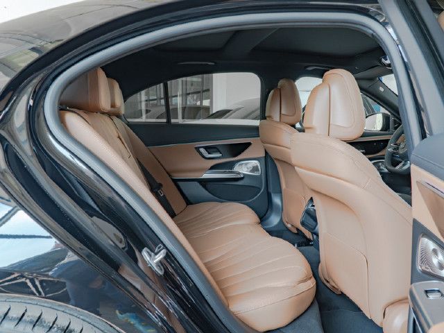 Mercedes-Benz E 200 4MATIC Sedan