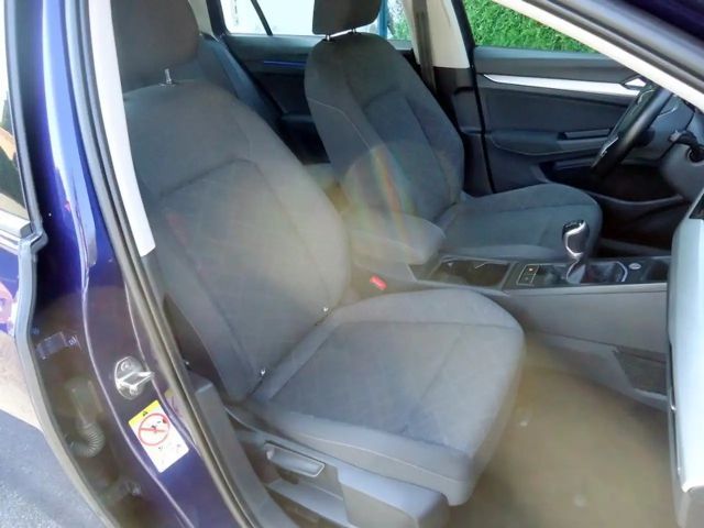 Volkswagen Golf Life Variant