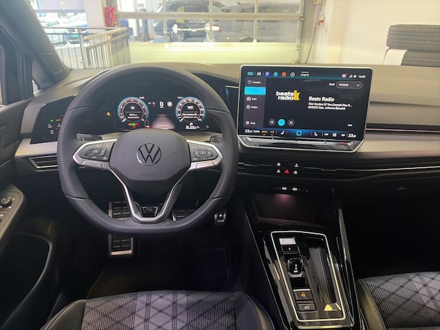 Volkswagen Golf 1.5 eTSI DSG R-Line