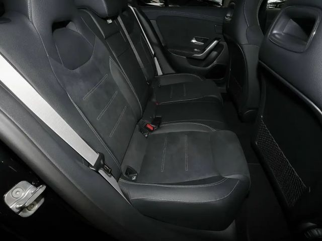 Mercedes-Benz CLA 200 AMG Line