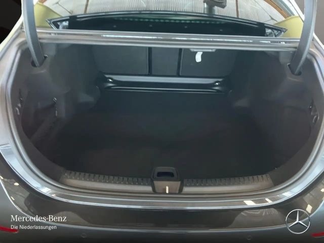 Mercedes-Benz E 200 AMG Line Sedan