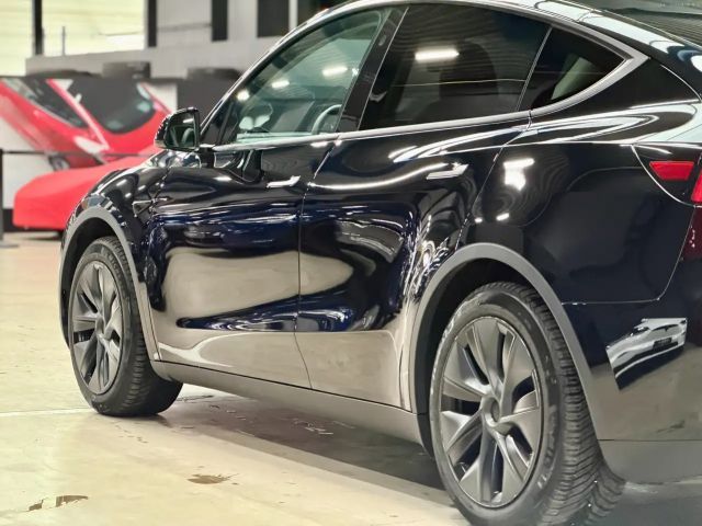 Tesla Model Y RWD