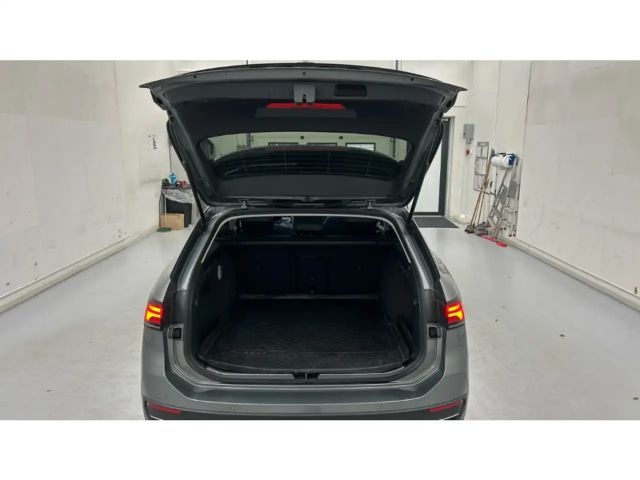 Volkswagen Passat 1.5 eTSI Business Variant