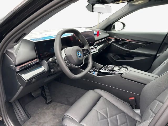 BMW i5 Sedan