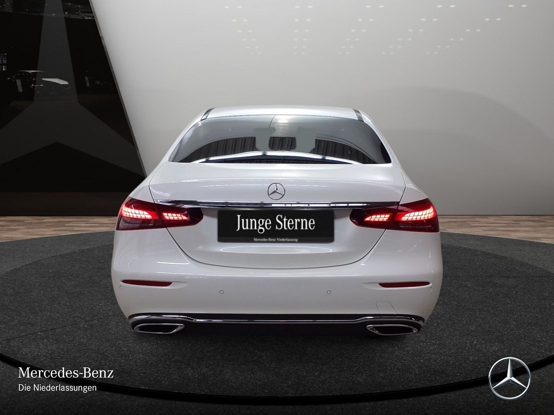 Mercedes-Benz E 200 Sedan