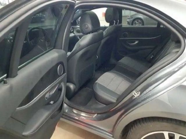 Mercedes-Benz E 220 AVANTGARDE E 220 d Sedan