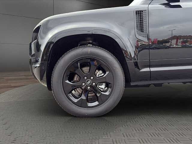 Land Rover Defender 110 Dynamic SE