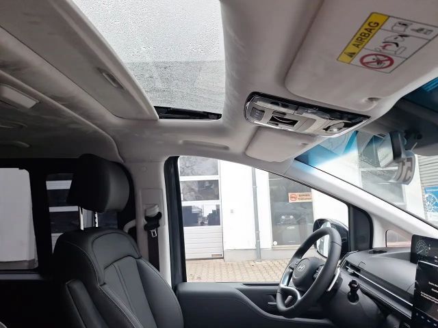 Hyundai Staria Signature