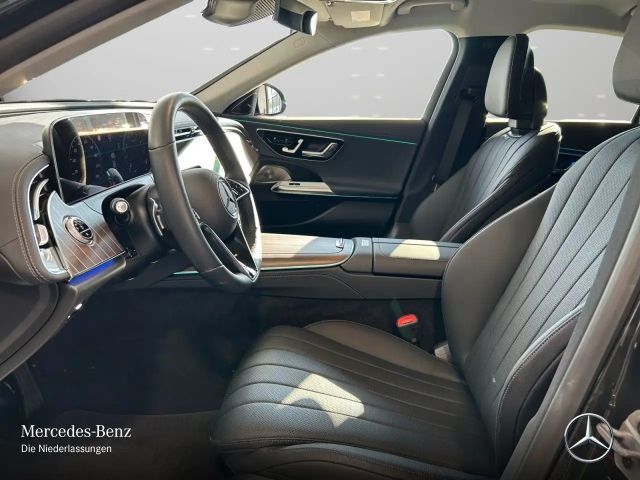 Mercedes-Benz E 200 EXCLUSIVE Sedan