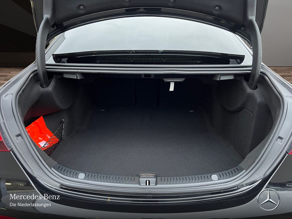 Mercedes-Benz E 200 4MATIC Sedan