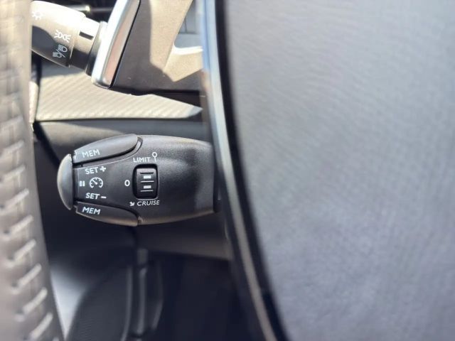 Peugeot E-208 Hybrid Style