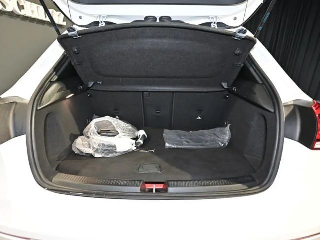 Mercedes-Benz A 250 A 250 e AMG Line