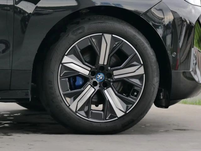 BMW iX xDrive50