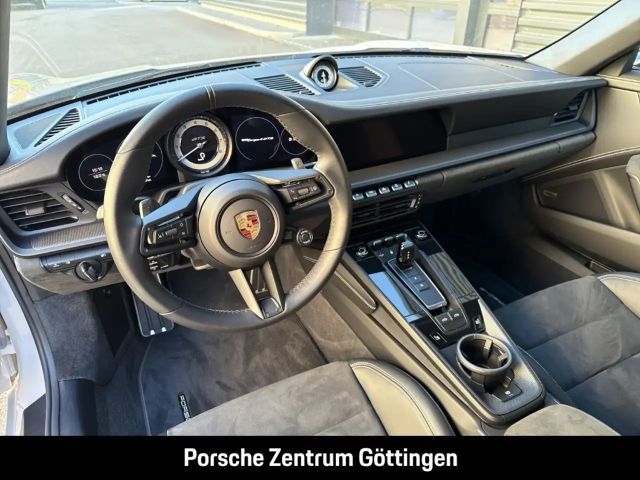 Porsche 992 4 Coupé GTS Targa