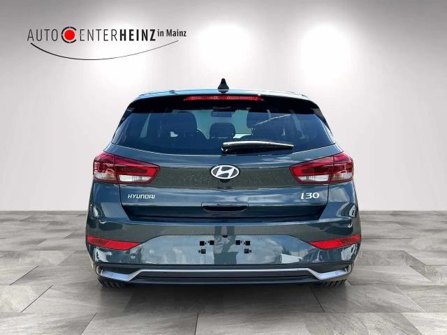 Hyundai i30 Advantage Hybrid T-GDi