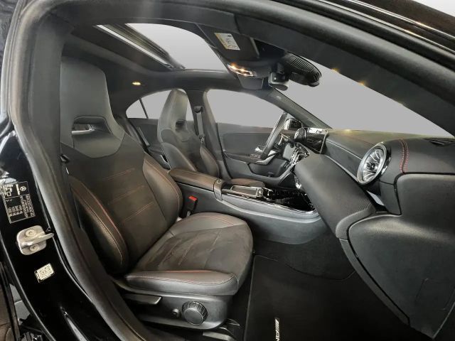 Mercedes-Benz CLA 200 AMG Line Coupé Premium