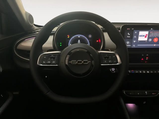 Fiat 600e Style-/Komfortpaket 360°PDC SHZG KAM APPLECAR/ANDR