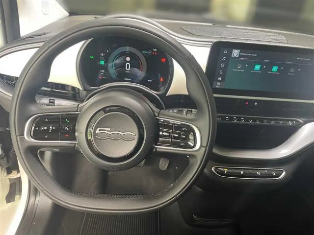 Fiat 500e Rückfahrkamera Sitzheizung CarPlay