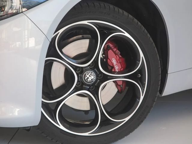 Alfa Romeo Giulia AT8 Q4