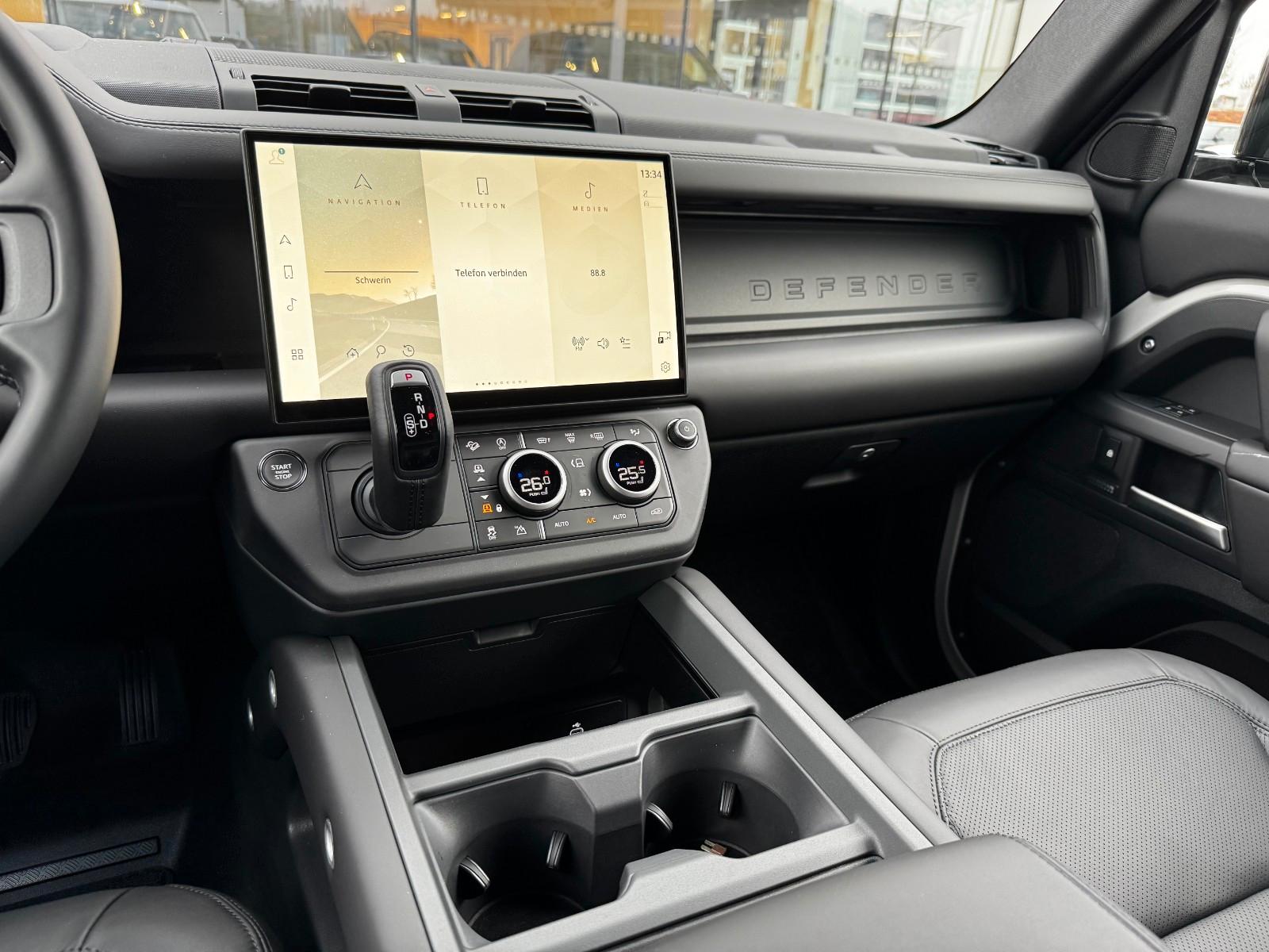 Land Rover Defender 110 Dynamic HSE