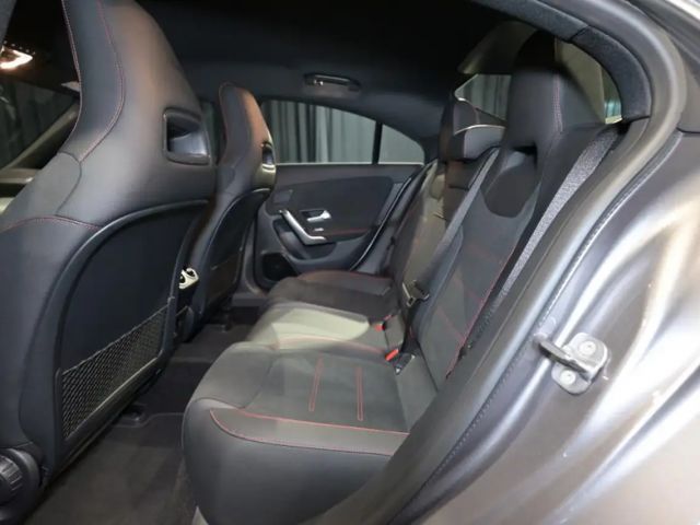 Mercedes-Benz CLA 200 AMG Line Coupé