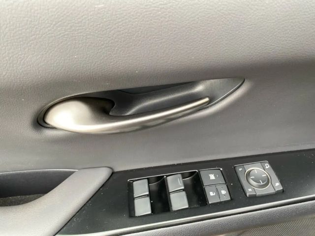 Lexus UX 250h Style Edition