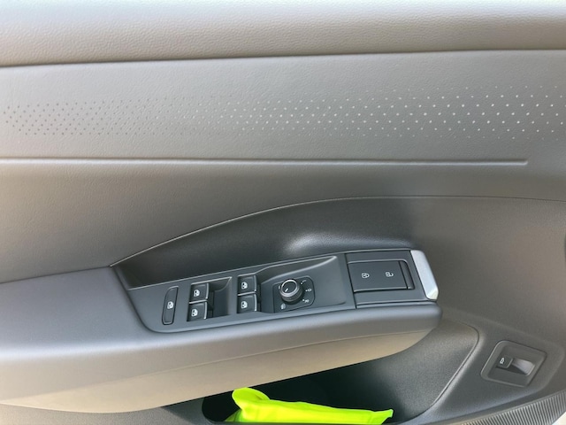 Volkswagen T-Roc 1.5 eTSI DSG IQ.Drive R-Line