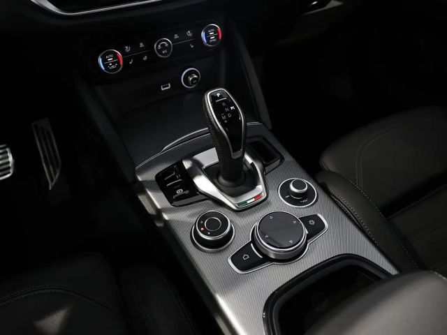 Alfa Romeo Stelvio AT8 Q4 Veloce