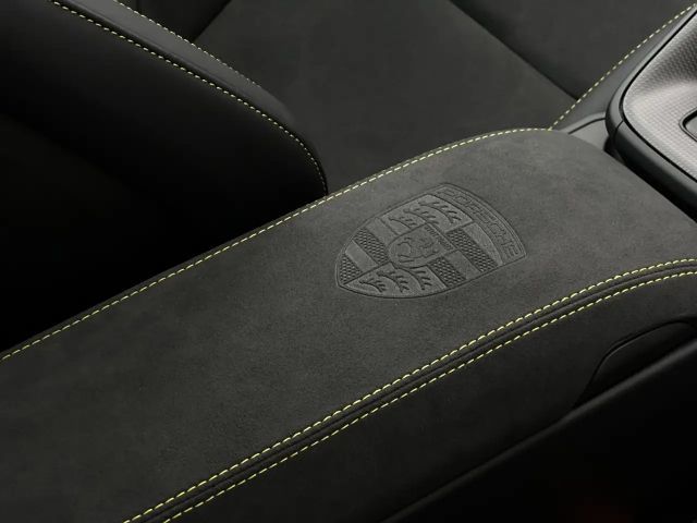 Porsche 992 Carrera Coupé GTS