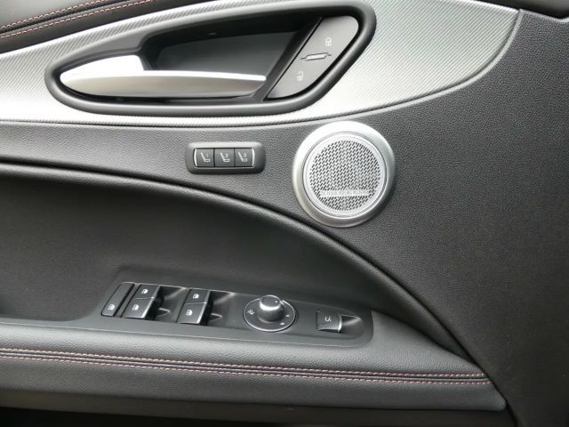 Alfa Romeo Stelvio AT8 Q4 Turbo