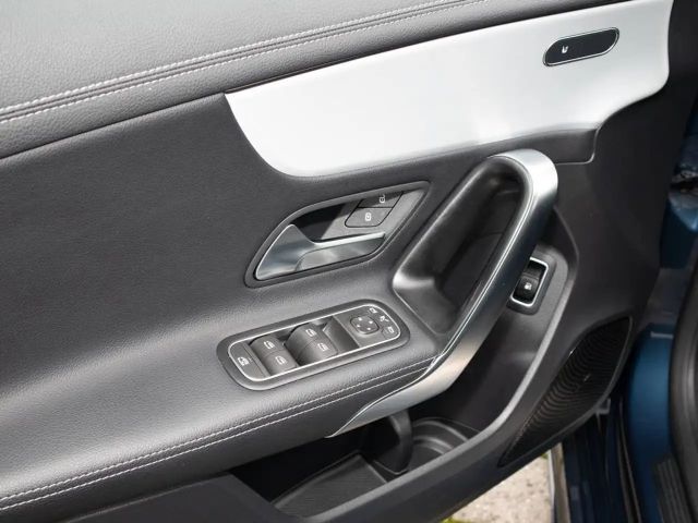 Mercedes-Benz A 250 A 250 e AMG Line