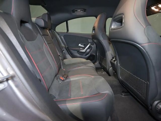 Mercedes-Benz CLA 200 AMG Line Coupé