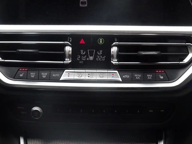 BMW 320 320i M-Sport Sedan