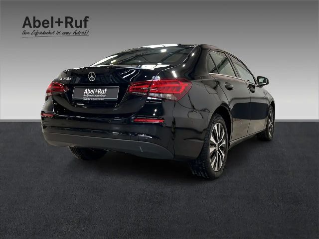 Mercedes-Benz A 250 A 250 e Style