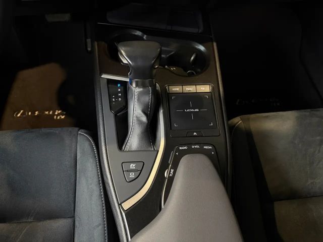 Lexus UX 250h Style Edition