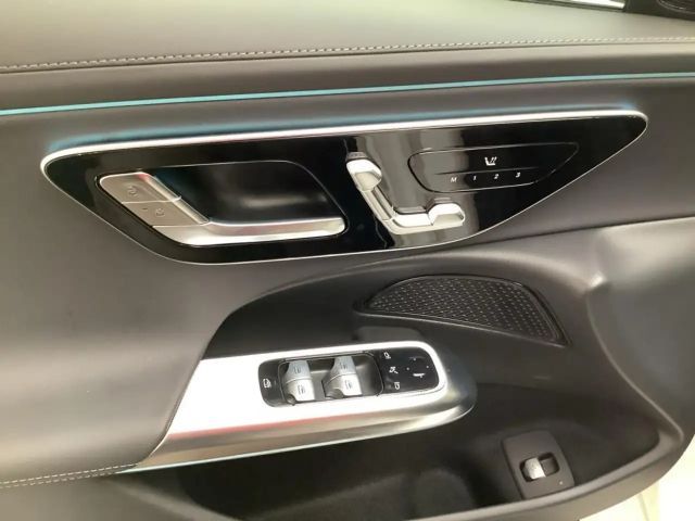 Mercedes-Benz E 200 AMG Line Sedan