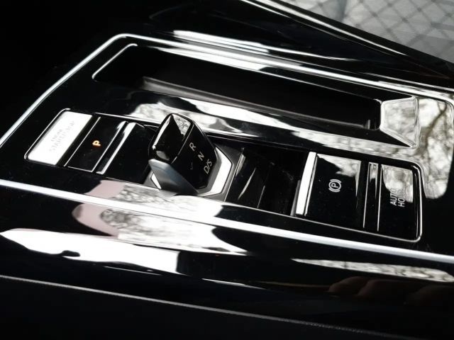 Volkswagen Golf 1.5 eTSI DSG R-Line