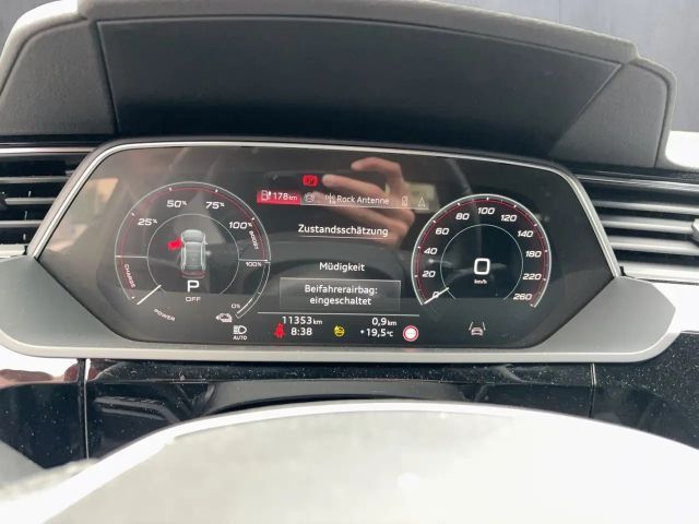 Audi Q8 e-tron 55 Business Quattro